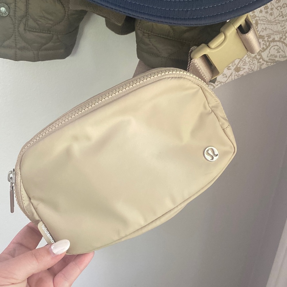Lululemon Everywhere Belt Bag- Trench
